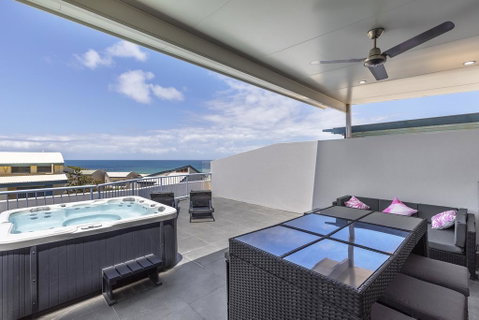 Absolute Beachfront Penthouse, Castaways Beach - South Australia Travel 1