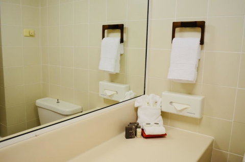 Acacia Court Hotel - South Australia Travel 3