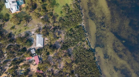 Acacia Lakehouse - The Lake At Your Doorstep - South Australia Travel 1