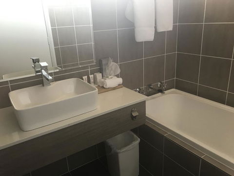 Acacia Motor Lodge - South Australia Travel 3