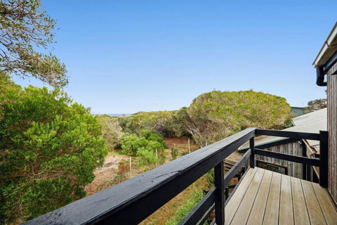 Eagle Rock Sanctuary - South Australia Travel 0