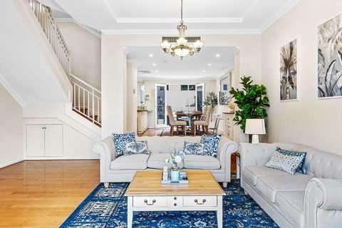 East Perth Luxury Waterfront Retreat - South Australia Travel 1