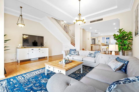 East Perth Luxury Waterfront Retreat - South Australia Travel 2