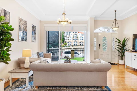 East Perth Luxury Waterfront Retreat - South Australia Travel 3