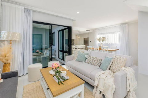 East Vic Park Luxe New Home - South Australia Travel 4