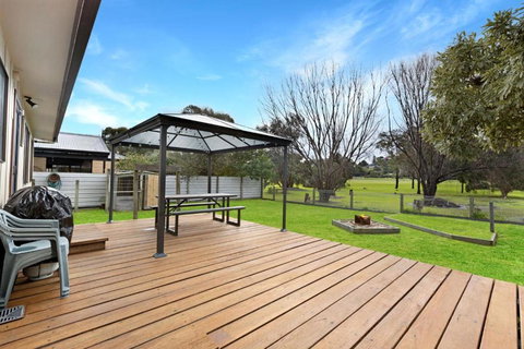 Eastern Beach Bach - South Australia Travel 3