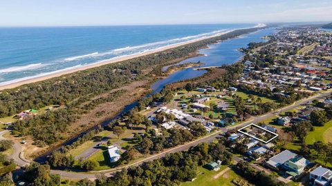 Eastern Beach Bach - South Australia Travel 0