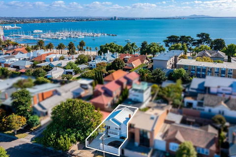 Eastern Beach Retreat - South Australia Travel 1