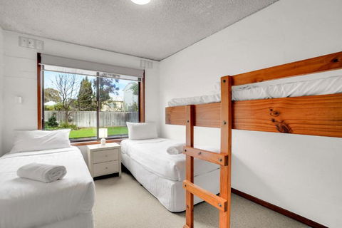 Eastern Beach Unit 3 - South Australia Travel 4