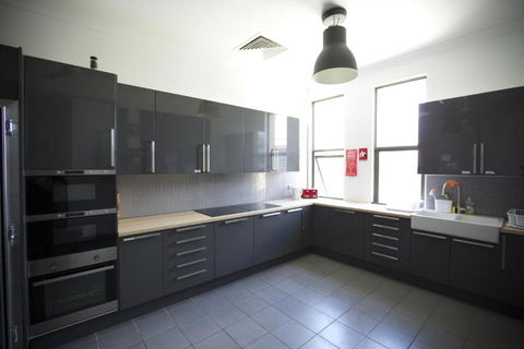 EBS Sydney Hostel - South Australia Travel 4