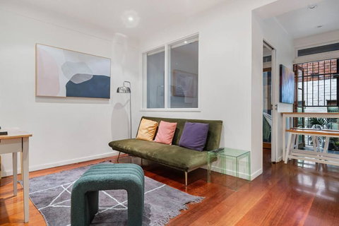 Eclectic Rushcutters Gem - Foosteps To The Harbour - South Australia Travel 0