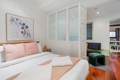 Eclectic Rushcutters Gem - Foosteps To The Harbour - South Australia Travel 1