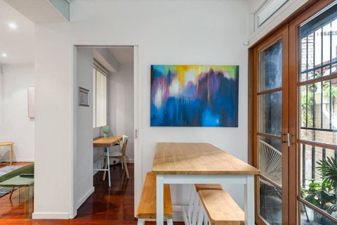 Eclectic Rushcutters Gem - Foosteps To The Harbour - South Australia Travel 3