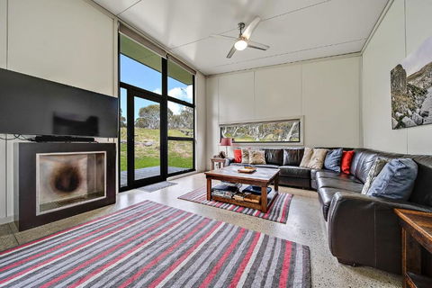 Ecocrackenback 19 Sustainable Chalet Close To The Slopes - South Australia Travel 0