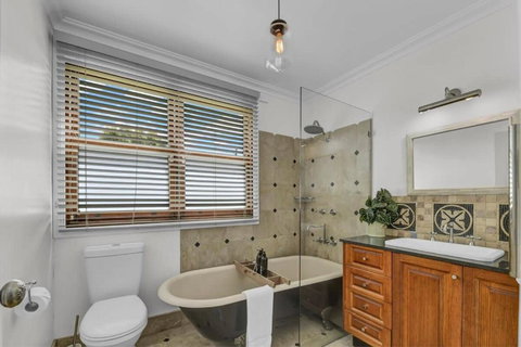 Edwina Suite II - Fireplace, Elegant Heritage Home - South Australia Travel 3