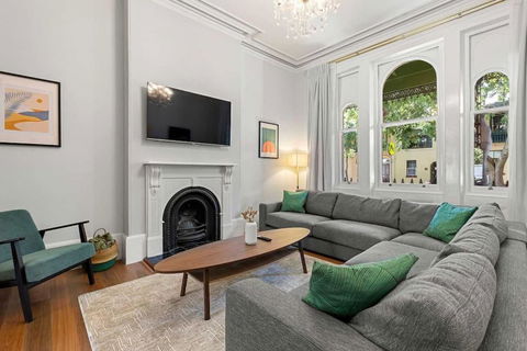 Elegant 6-Bed Home With Harbour Views - South Australia Travel 0