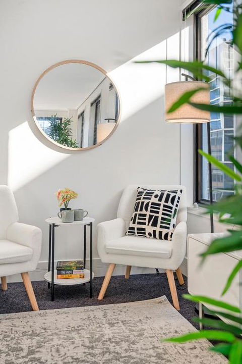 Elegant Emerald 3 Bed Apartment At Albert Park With Parking - South Australia Travel 2