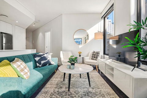 Elegant Emerald 3 Bed Apartment At Albert Park With Parking - South Australia Travel 1