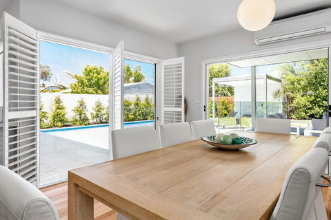 Elegant Entertainer - South Australia Travel 0