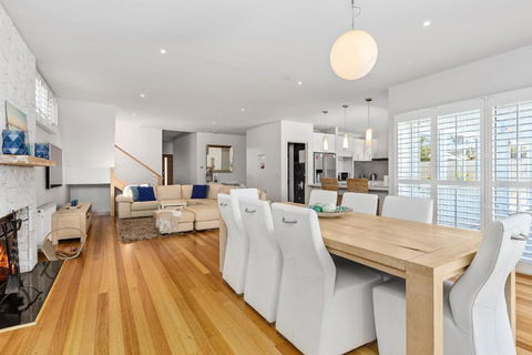 Elegant Entertainer - South Australia Travel 2