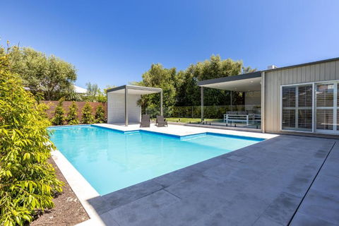 Elegant Entertainer - South Australia Travel 1