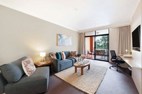 Elegant Harbourside Comfort With Alfresco Patio - South Australia Travel 0