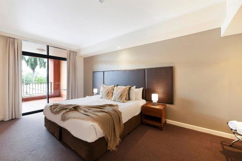 Elegant Harbourside Comfort With Alfresco Patio - South Australia Travel 1