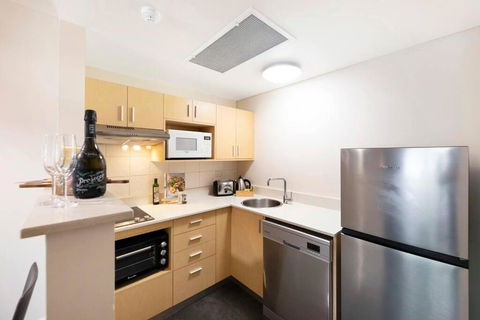 Elegant Harbourside Comfort With Alfresco Patio - South Australia Travel 4