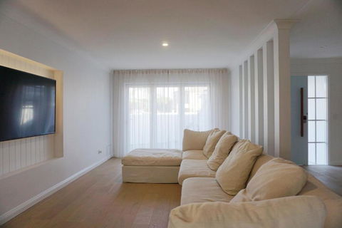 Elegant Home Near By Surfers Paradise Beach - South Australia Travel 3