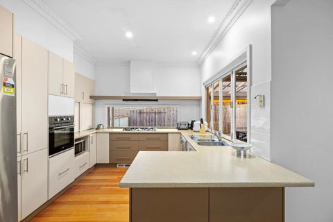 Elegant Luxury - Family Entertainer In Ringwood - South Australia Travel 2