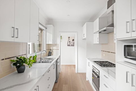 Elegant Queen Room At Botany - Nearby Airport - Shared Bathroom - South Australia Travel 3