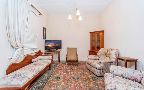 Eliza 1875 Red Brick Duplex Townhouse - South Australia Travel 2