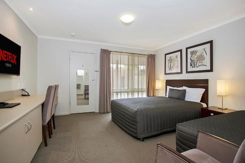 Elm Tree Motel - South Australia Travel 0