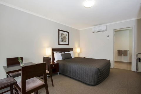 Elm Tree Motel - South Australia Travel 3