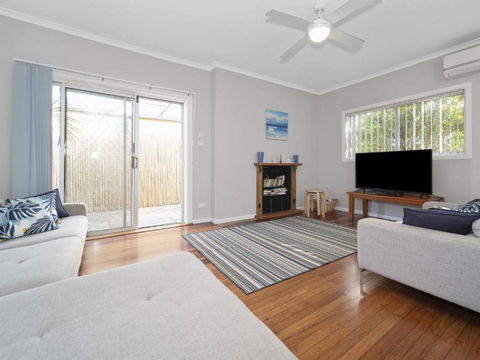 Eloora House Blue Bay - South Australia Travel 1