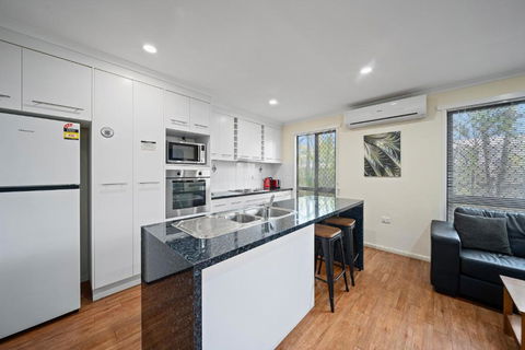 Emerald Motel Apartments - South Australia Travel 1
