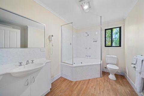 Emerald Motel Apartments - South Australia Travel 3