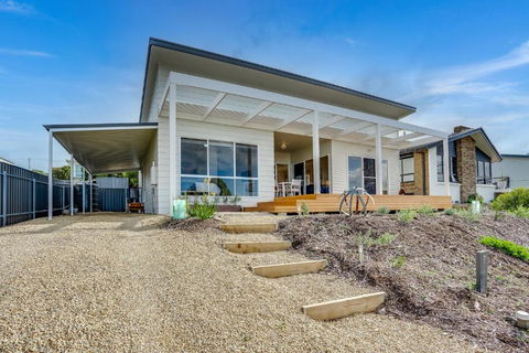 Encounter Bay - BYO Linen - Wi-Fi - Family Friendly - SeaViews - South Australia Travel 1