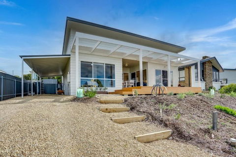 Encounter Bay - BYO Linen - Wi-Fi - Family Friendly - SeaViews - South Australia Travel 0