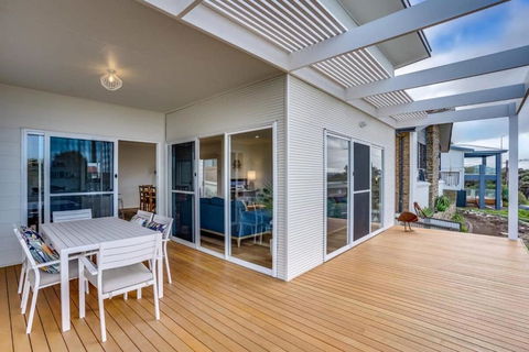 Encounter Bay - BYO Linen - Wi-Fi - Family Friendly - SeaViews - South Australia Travel 3