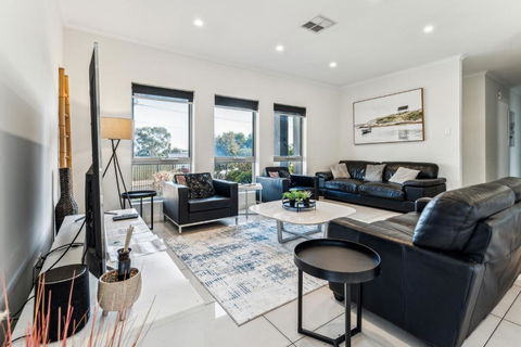 Enfield Executive - South Australia Travel 3