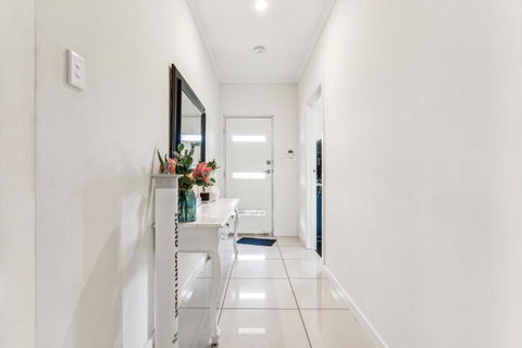 Enfield Executive - South Australia Travel 1