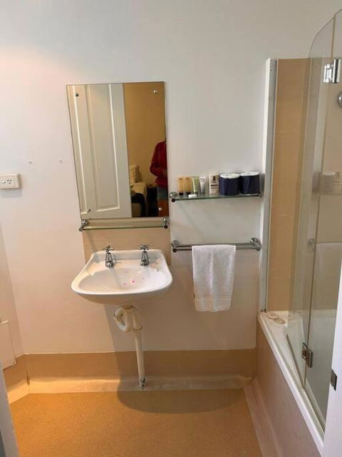 Ensuite Gouger Entire Apartment 304 - South Australia Travel 3