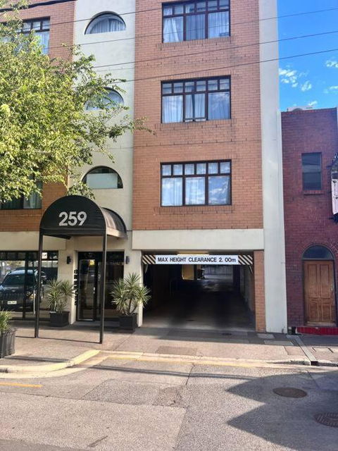 Ensuite Studio At Gouger St 106 - South Australia Travel 4