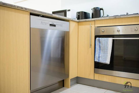 Entire 2 Bedroom In The Heart Of Wolli Creek - South Australia Travel 3