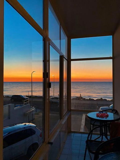 Entire Beachfront Apartment 5 Esplanades Seaviews - South Australia Travel 4