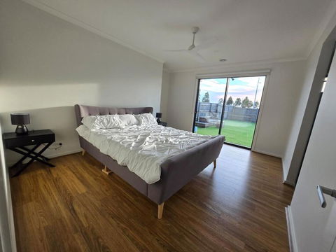 Entire House Creekfront With Theatre & Spa - South Australia Travel 3