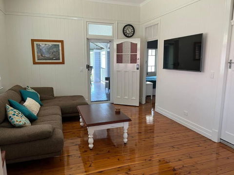 Entire Upper Floor 1 Bedroom - South Australia Travel 3