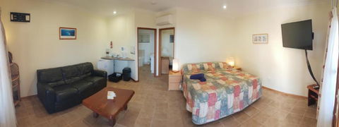 Escape 1770 Motel - No Kids - NO SMOKING - No Partying - South Australia Travel 1