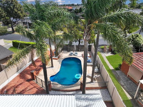 Evies White House Oasis I Pool & Close To Airport - South Australia Travel 0